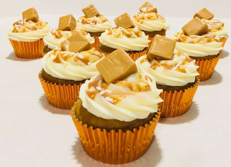 Salted Caramel Cheesecake Cupcakes - caramel cupcake with cream cheese frosting, salted caramel drizzle, and a caramel square on top