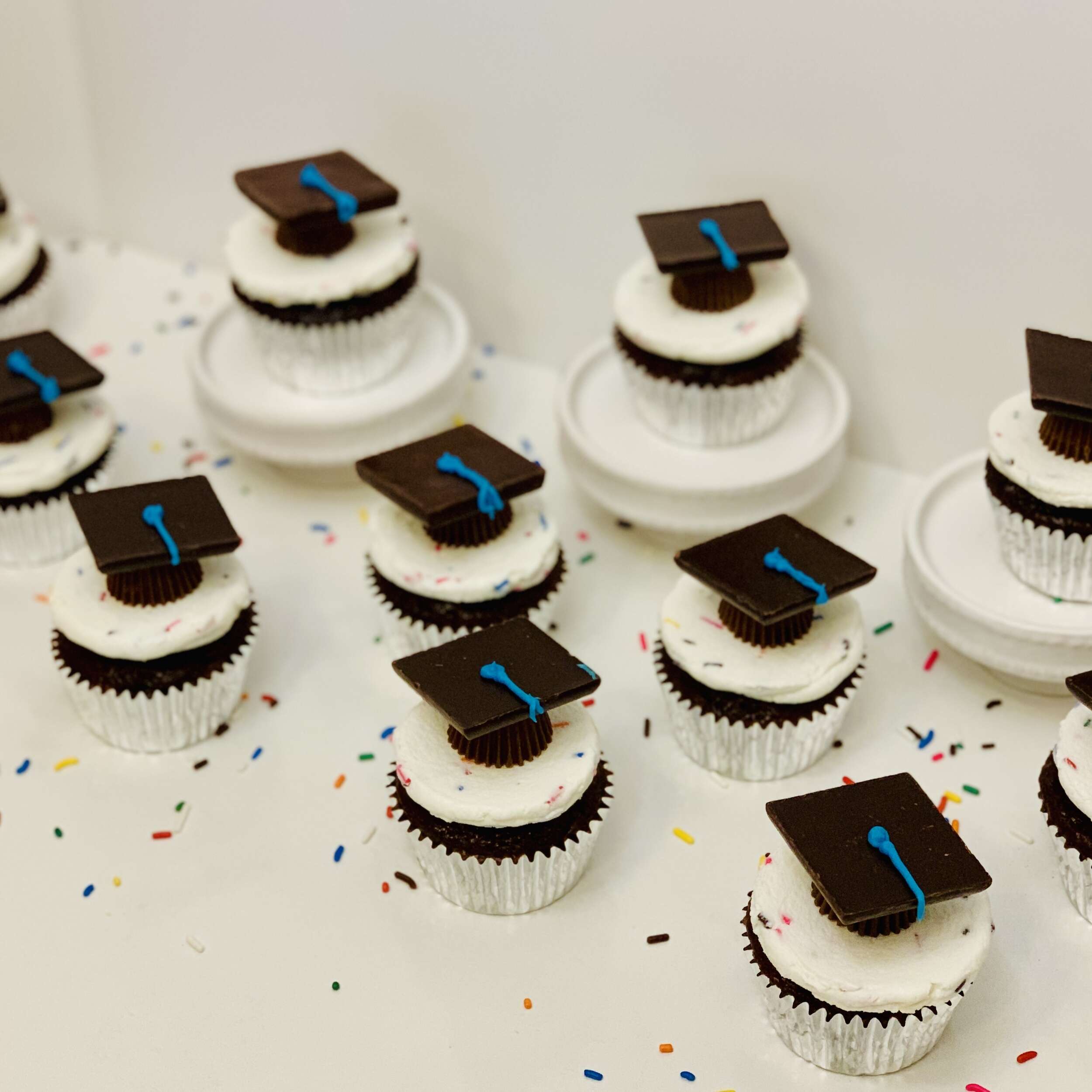 Graduation cupcakes (chocolate cupcakes w confetti frosting & chocolate hat toppers)