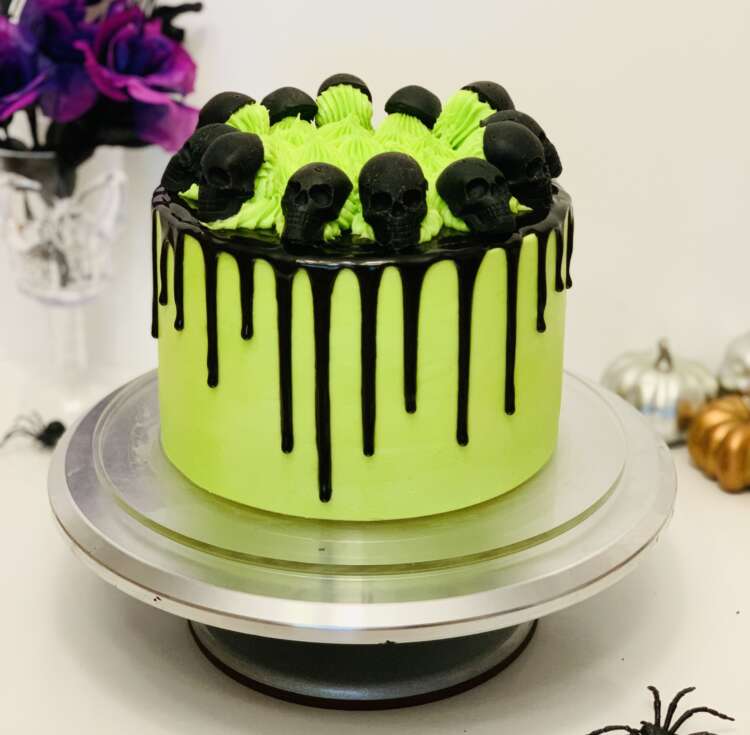 Halloween Skull cake (green cake decorated with black skulls)